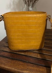 Accessories London Crossbody Bag