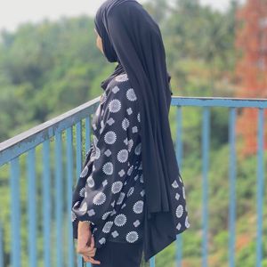 Elegant Black &amp; White Printed Tunic