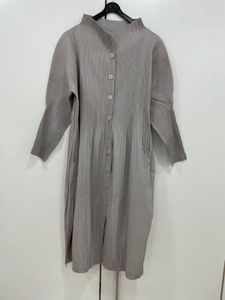 🖤Effortless Chic! The Pleated Power Dress 🖤