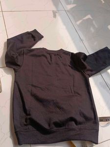 Light Blue Jeans And Black Sweat Tshirt