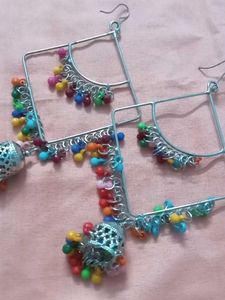 Women's fashion earrings