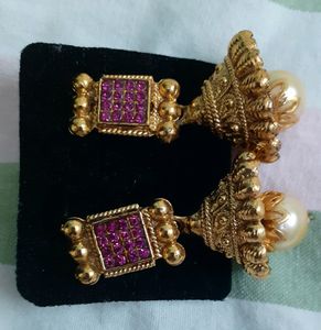 Jummka Ear Rings With Pink Stone And Pearl Hanging