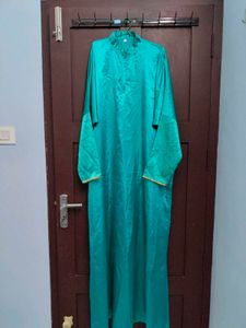 It's A Full Gown With Fivesleev