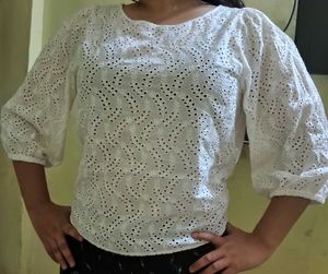 WHITE CUT OUT TOP FOR SUMMER