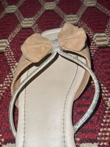 Bow Detail Slides