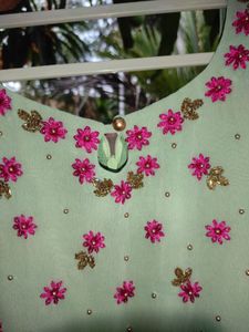 Pretty pastel green dress 🌷✨💚💗