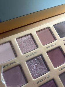 Beautiful Makeup Revolution London Eyeshadow Palet