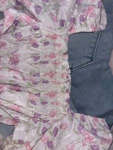 Floral Puff Sleeve Smocked Top.BRAND NEW