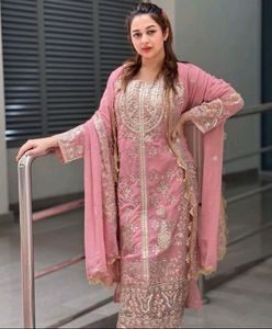 Alia Bhatt suit