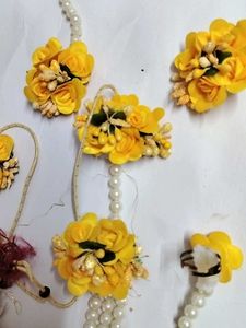 Artificial Flower Jewellery Set for Haldi