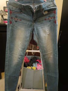 Embroidered Detail Jeans