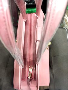 ✨Trendy and Premium Quality Handbag 👜