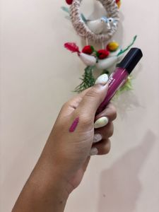 Glimmer Matte Lip Colour