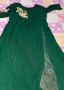 Side Slit Kurta Set For Women With Embroidery