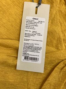 ONLYRound-Neck T-shirt with TwistBack Cutout
