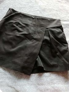 Chic Black Skort