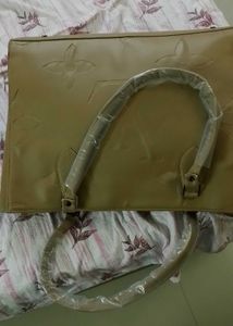 hi I want to sell thus brand new bag for sale