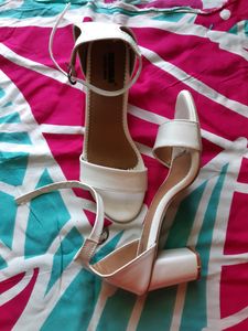WHITE BLOCK HEELS