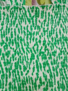 (566)Green Print Smocked Tube Top