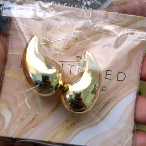 *Price Drop* Tear Drop Earrings Gold.