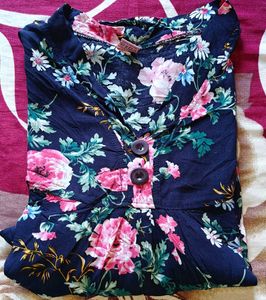 Floral Button-Front Top Size L