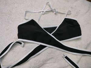 Black &amp; White Crisscross Bra Top 💚