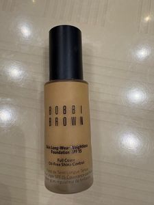 Bobbi Brown Foundation ( Golden Natural)