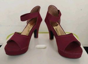 Burgundy wedges