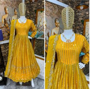New Stayle Beautiful Pakistani Gown Dress Inpoted