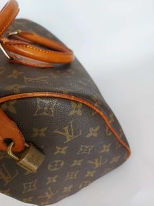 95% Off! Authentic Louis Vuitton Speedy. Free Lock
