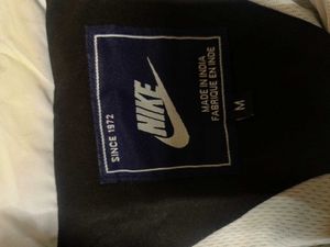 nike showroom jacket size( M)