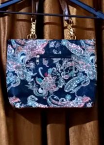 Ladies Bag With 4 Zipper Pockets
