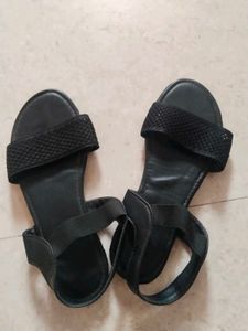 🖤 black Strappy Sandals