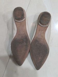 Vintage Off-White Pointed Flats