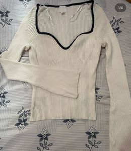 H&amp;M Cream Knit Sweetheart Top