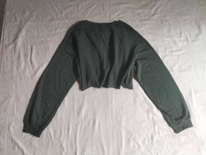 H&amp;M Crop Sweatshirt