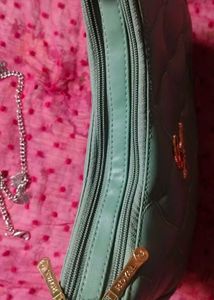 women&#39;s sling bag (new without tag)