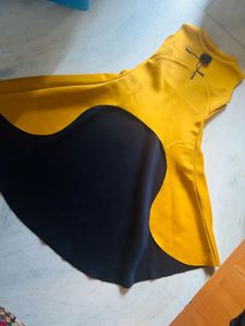 Yellow &amp; Black Fit and Flare Top