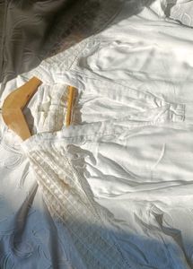 H&amp;M White Diamond Pattern Top