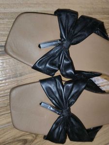 Flats 🤎 🖤 with bow 🎀