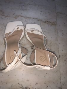 Sale🎉 NYKAA WHITE HEELS