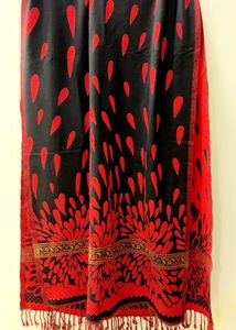 Women Black &amp; Red Colour Shawl