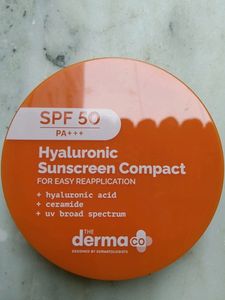 The Derma Co Sunscreen Compact