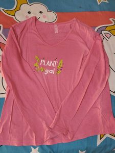 pink tshirt