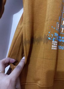 Mustard sweatshirt