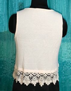 🎁Buy 2 Get 1 Free🎁Size S/M Lace white crop top