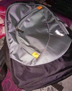 FREE GIFT WITH THIS ADISA COMPANY BAG 35LITER WATER RESISTANCE  💧  AIR RISSSTAN  IN SILVR COLOR NON USED