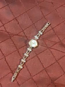 Elegant Women&#39;s Watch
