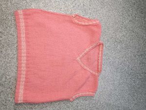 V–neck sleeveless pullover