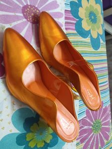 JM Looks Gold Heels - Size 6